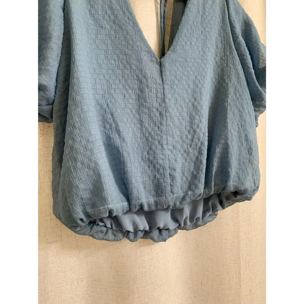 ASTR the Label Dusty Blue V-Neck Puff Gauze Sleeve Blouse Tie neck Bubble Small